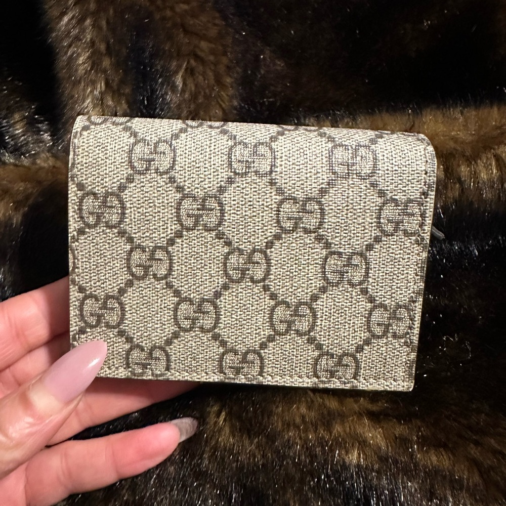 Gucci Heart Compact Wallet - Picture 2 of 8